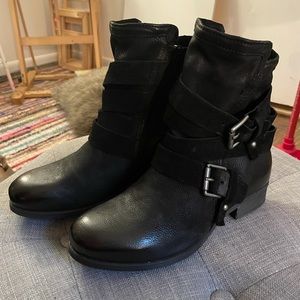 **perfect** condition Mix Mooz boots